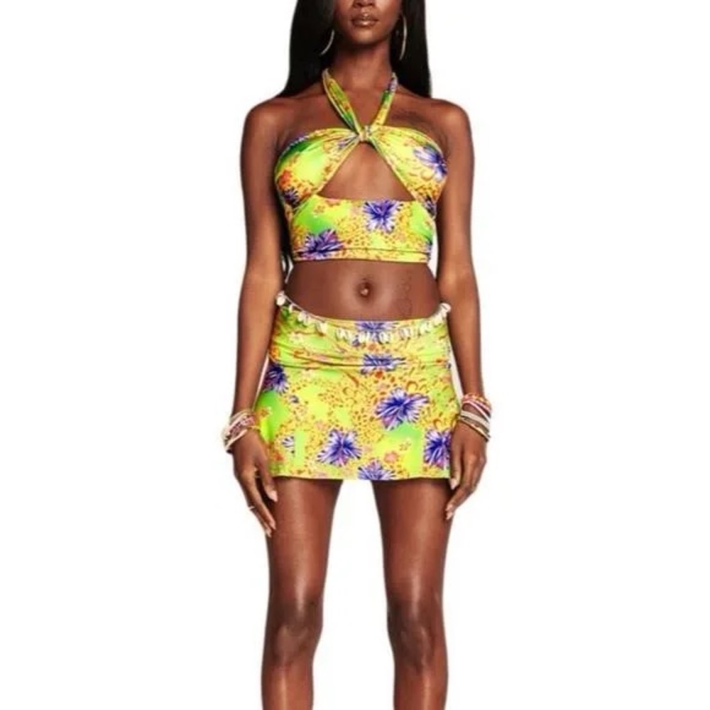I am gia hibiscus set (top and skirt)